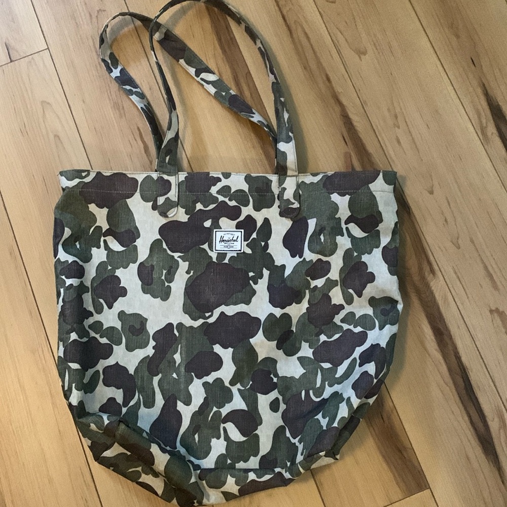 Herschel Camo Tote NWOT